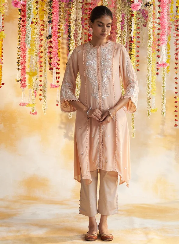 Pink Kurta With Delicate Embroidery